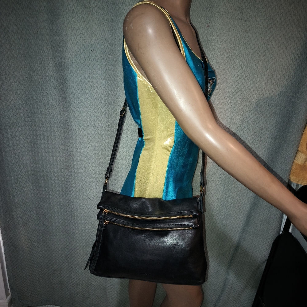 MARGOT SOFT CROSSBODY BLACK LEATHER BAG WITH BRASS HARDWARE. EX CONDITION